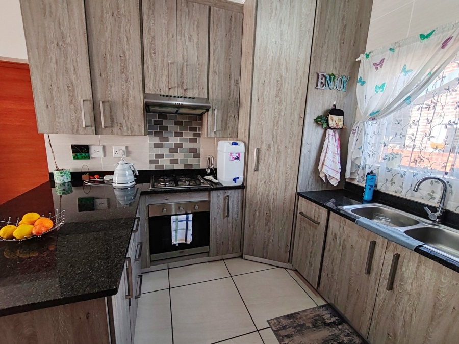3 Bedroom Property for Sale in Lifestyle Estate North West